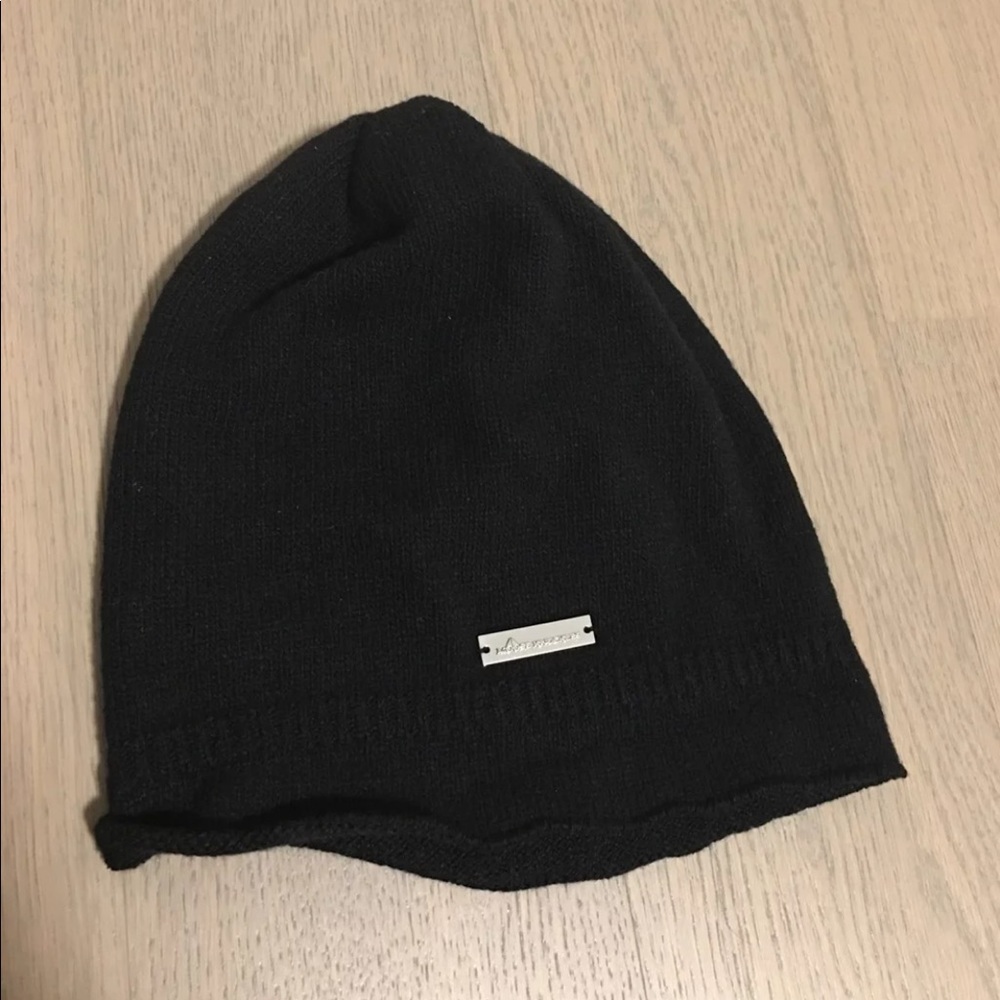 Moose Knuckles unisex beanie.
